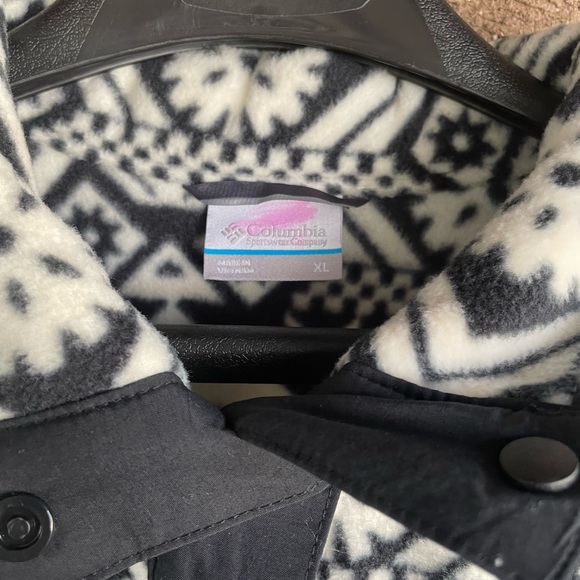 Columbia Women’s XL Black and White Aztec Geometric 1/4 Snap-Up Sweater - Picture 4 of 8